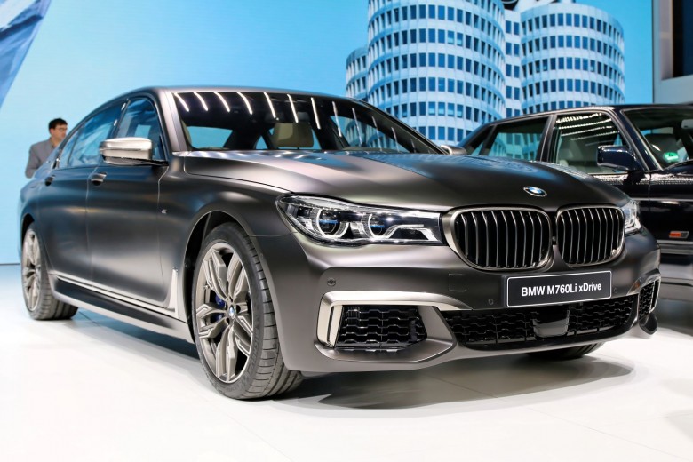 Geneva_Motor_Show_2016 - BMW M760i (9)