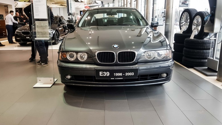 BMWBLOG - BMW 5 series - E12 - E28 -E34 - E39 - E60 - F10 - G30 - showroom (11)