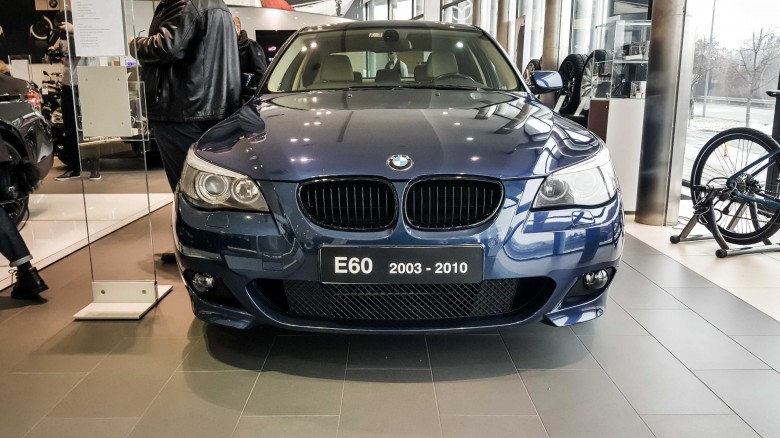 BMWBLOG - BMW 5 series - E12 - E28 -E34 - E39 - E60 - F10 - G30 - showroom (15)