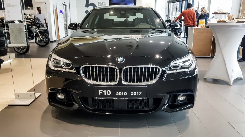 BMWBLOG - BMW 5 series - E12 - E28 -E34 - E39 - E60 - F10 - G30 - showroom (20)