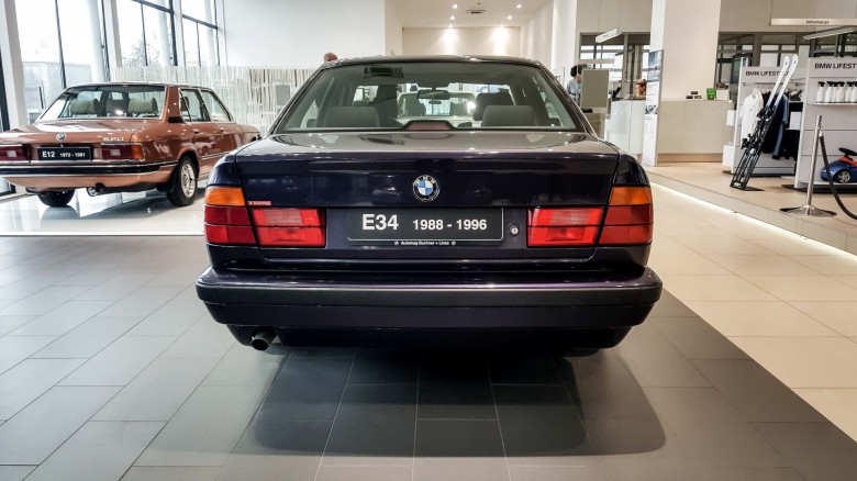 BMWBLOG - BMW 5 series - E12 - E28 -E34 - E39 - E60 - F10 - G30 - showroom (9)