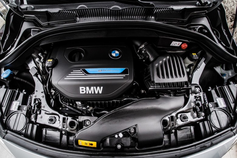 BMWBLOG - BMW TEST - BMW 225xe iPerformance - Hybrid - eDrive - notranjost (34)