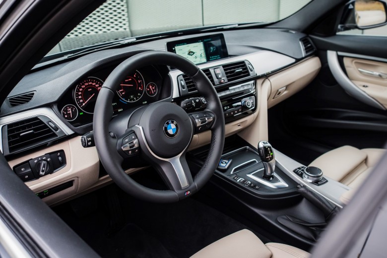BMWBLOG - BMW test - BMW 320d xDrive Touring -notranjost (25)