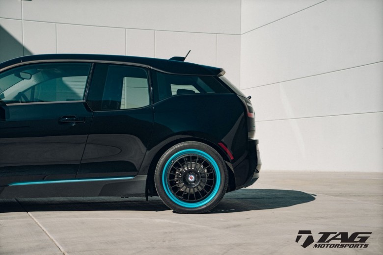 BMWBLOG-BMW-i3-with-HRE-Classic-309-Wheels-in-Satin-Black (10)