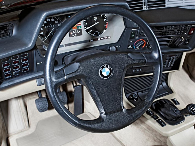 BMWBLOG-steering-wheel