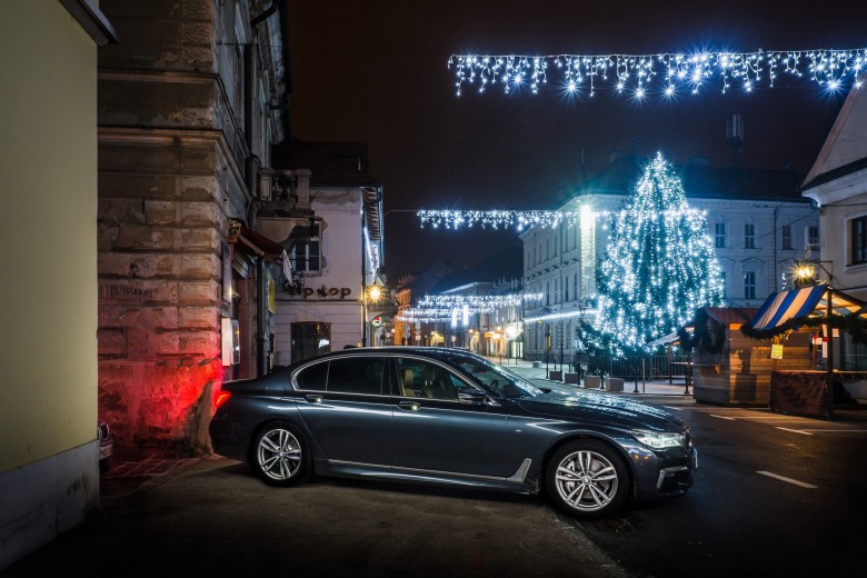 BMWBLOG - BMW 7 series - 730d - BMW A-Cosmos - Christmass lights (5)