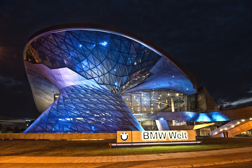 BMW Welt podrl rekord v letu 2013