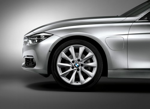 Svetovna premiera: hibrida BMW 330e in 225xe