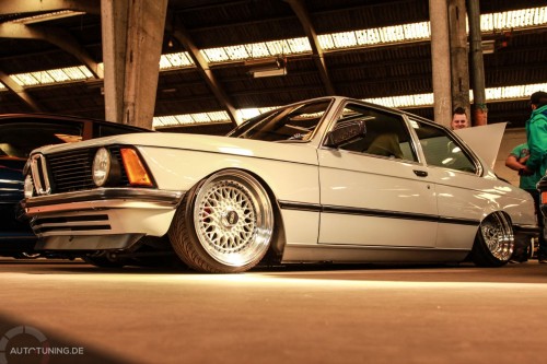 BMW E21 serije 3 je starček na lepotni preobrazbi
