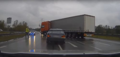 Tovornjakar zaključil divji pregon BMW voznika