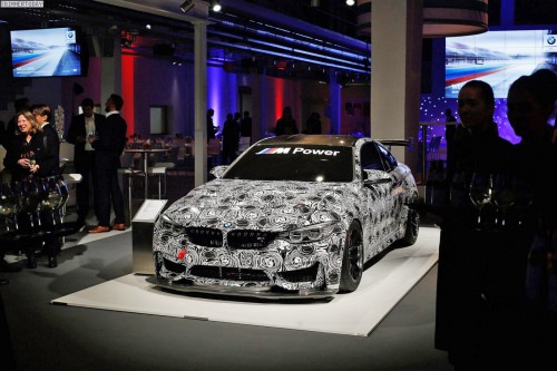 Dirkalnik BMW M4 GT4 pokaže svoj divji karakter!