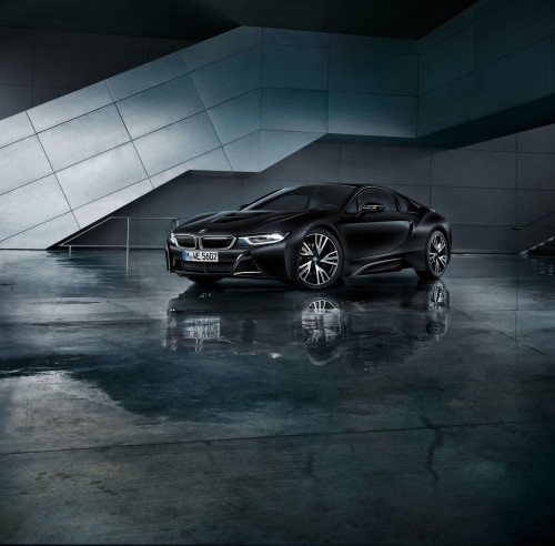 V Ženevi se bo predstavil novi BMW i8 Protonic Frozen Black!