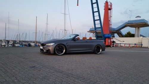 BMW M4 s Schmidt Revolution platišči in izjemno mat barvo