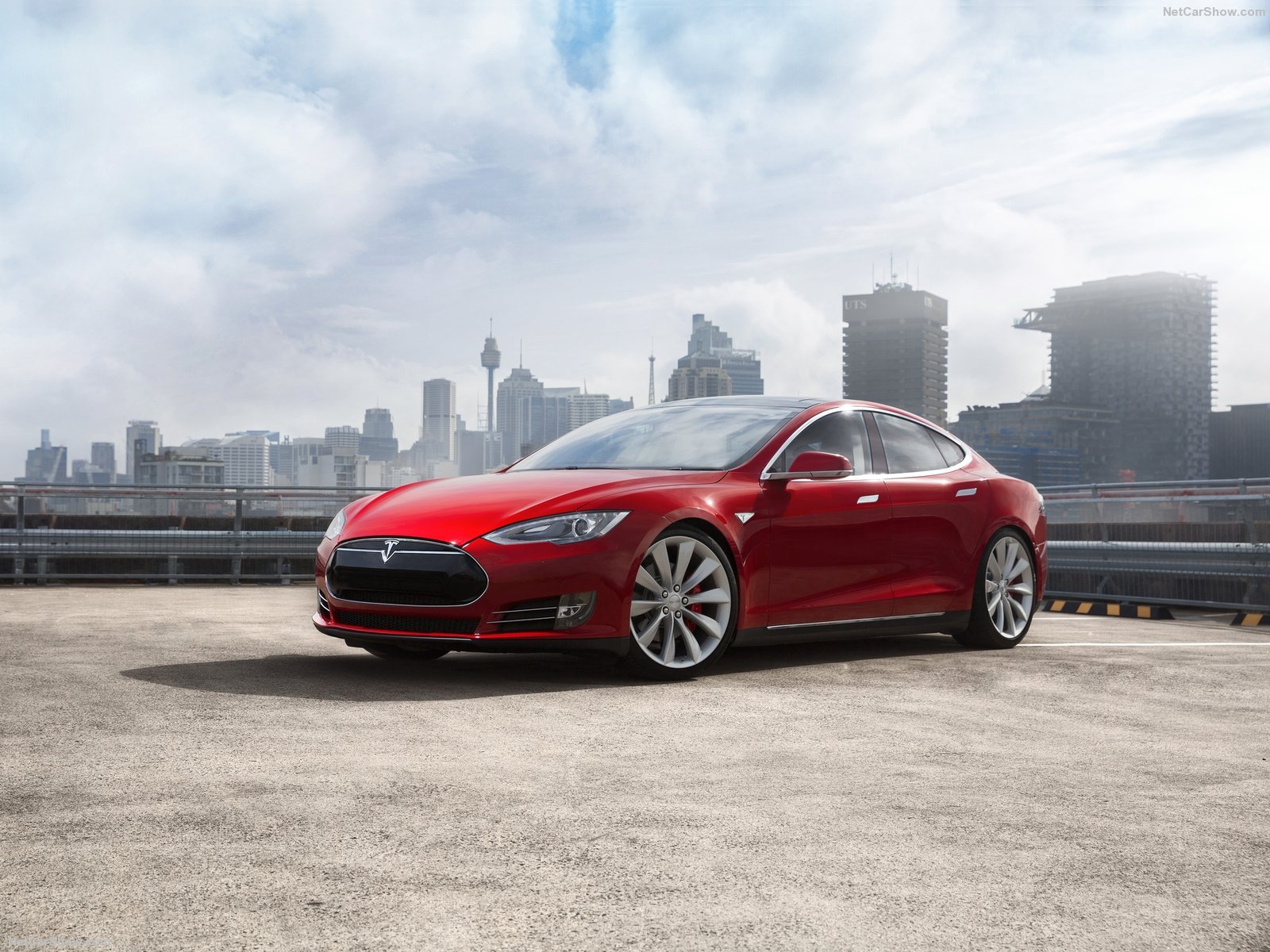 Konkurenca: Tesla svojim kupcem odvzema dodatno opremo kar na daljavo!