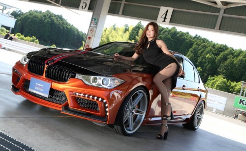 Privlačne fotografije azijskih lepotic na vozilih BMW!