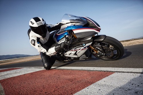 Prihaja 2018 BMW HP4 dirkaški motocikel z 215 konji!