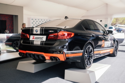 Zvočnike naglas: Prvi BMW F90 M5 z Akrapovičevim izpušnim sistemom!