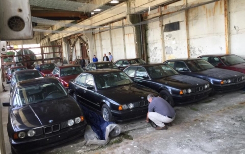 Najdenih 11 nikoli uporabljenih primerkov BMW serije 5 generacije E34