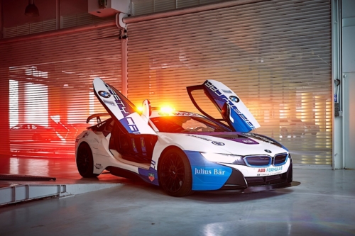 Formula E BMW i8 v novih barvah cilja na i8 M!