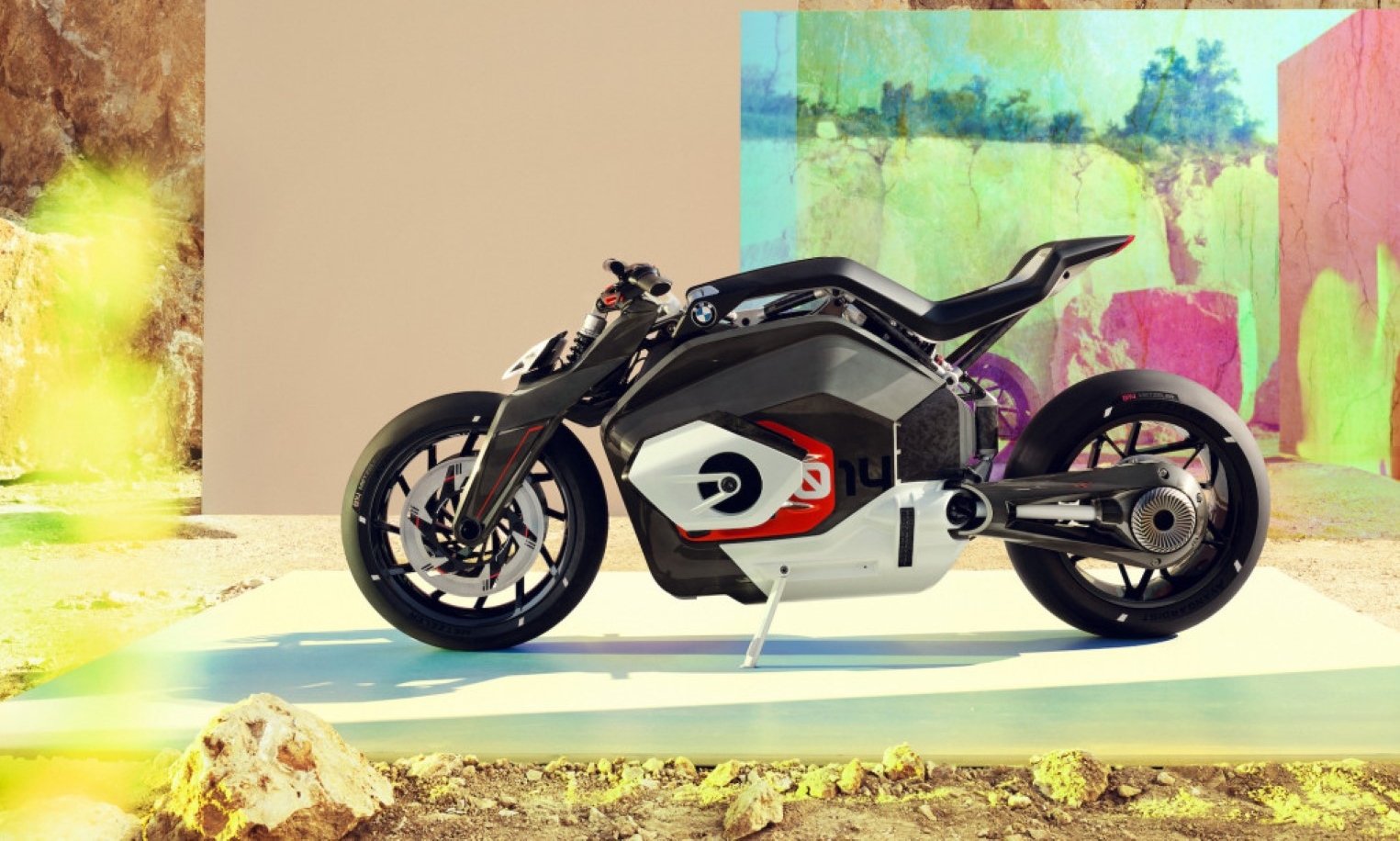 BMW že razvija električni športni motocikel!