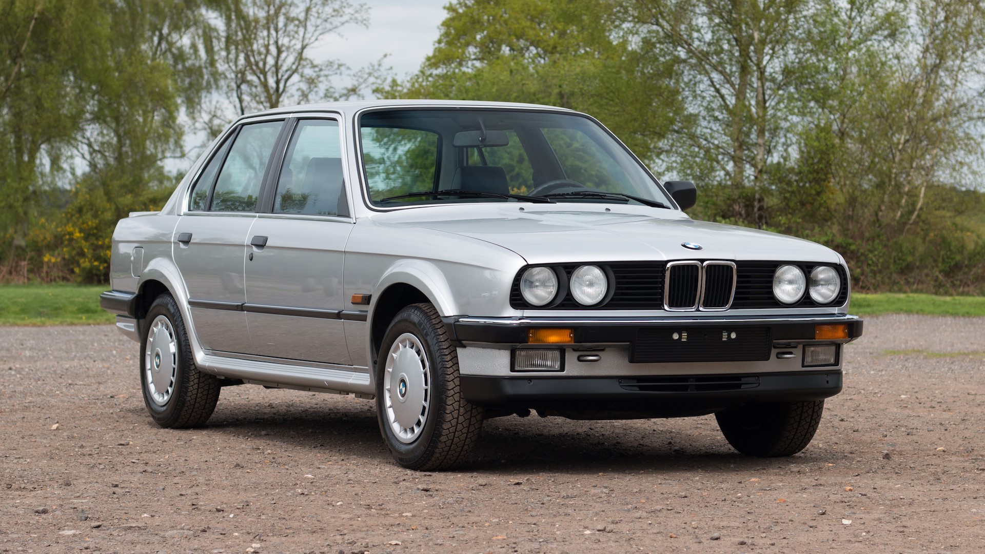 Naprodaj je še nikoli registriran BMW E30 325iX iz leta 1986!