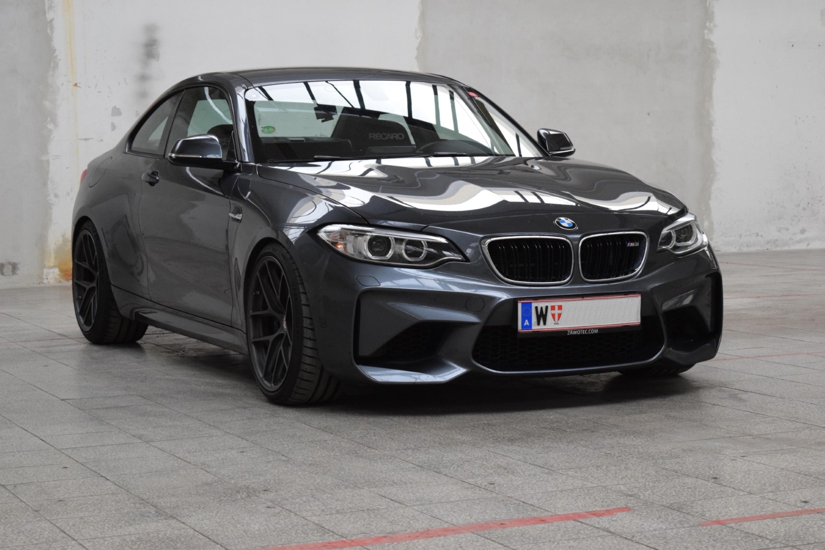 Transformacija BMW M2 v pravi ‘tracktool’, ki navzven izgleda povsem običajno!