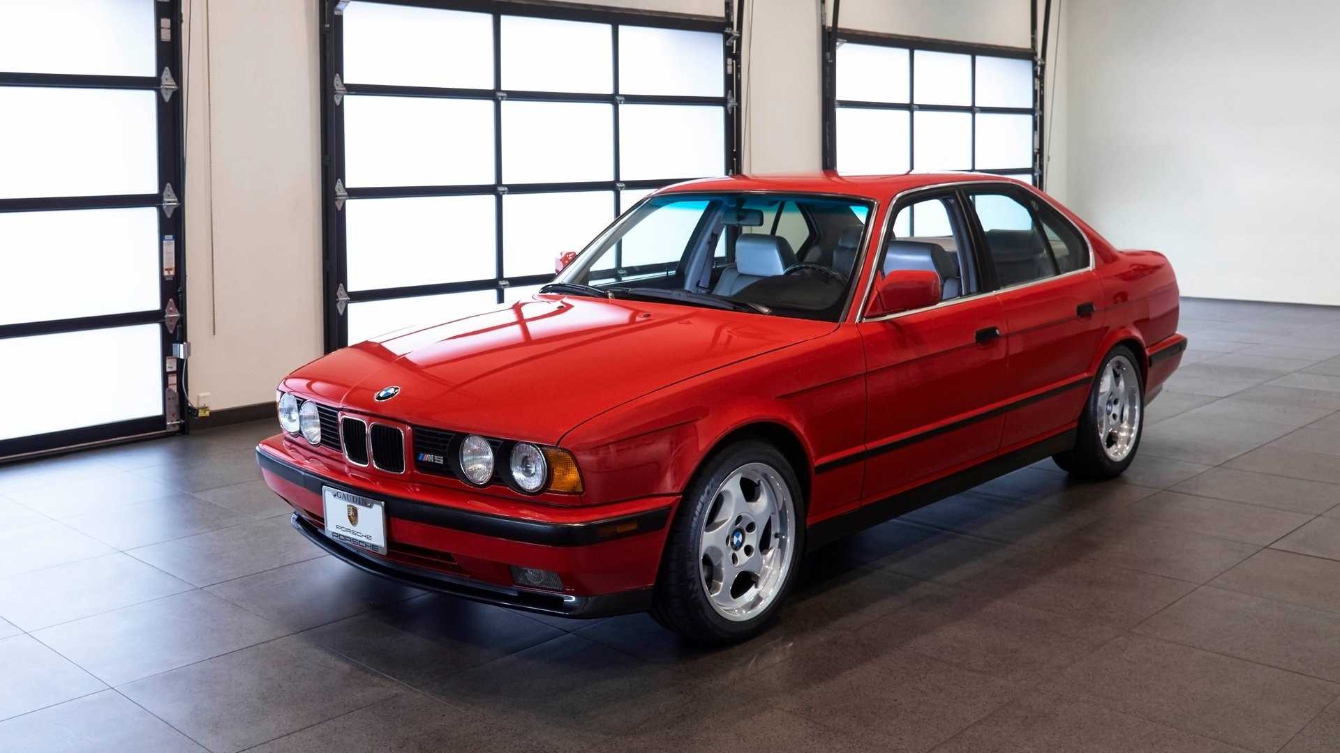 Je Brilliant Red BMW E34 M5 v popolnem stanju vreden 65 tisočakov?
