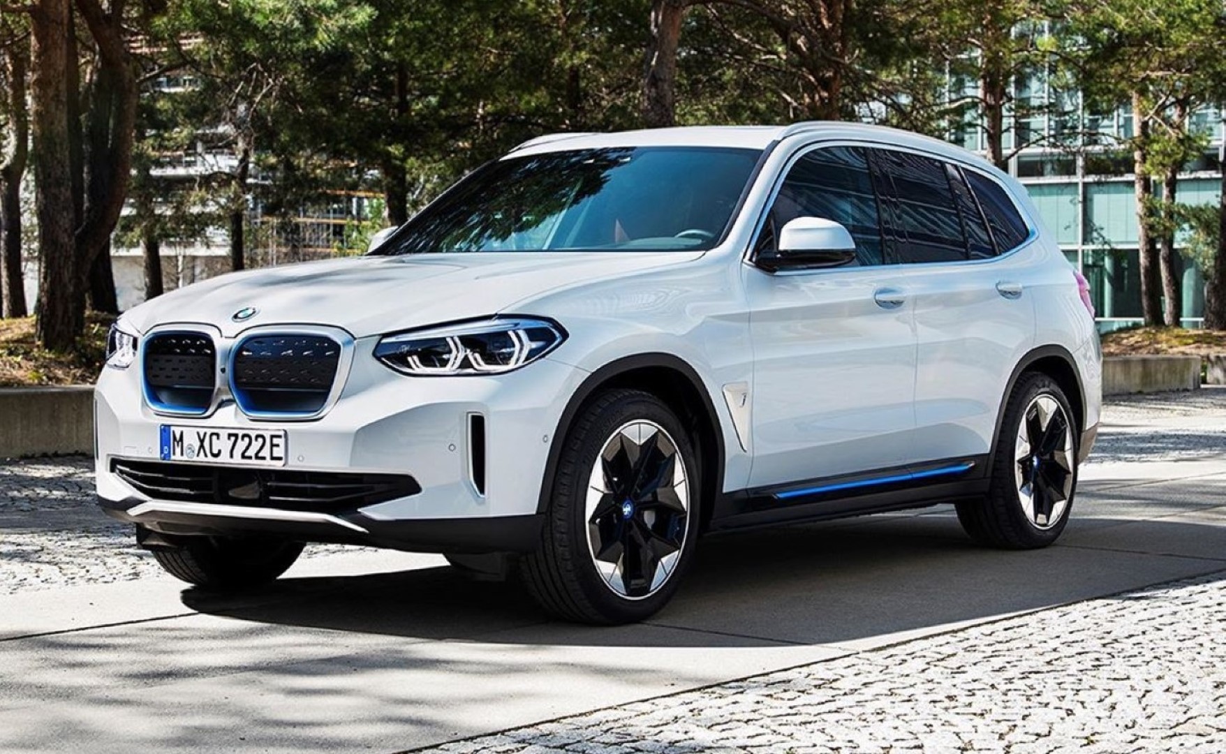 Uradne fotografije ušle na splet: To je povsem novi električni BMW iX3!