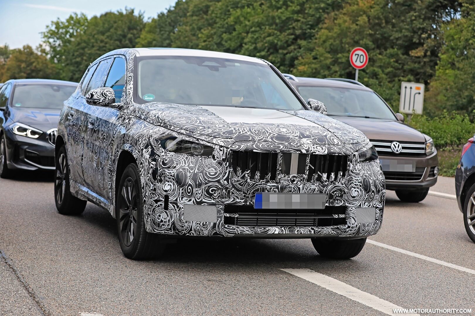 Opažena nova generacija bavarskega kompaktnega križanca – BMW X1