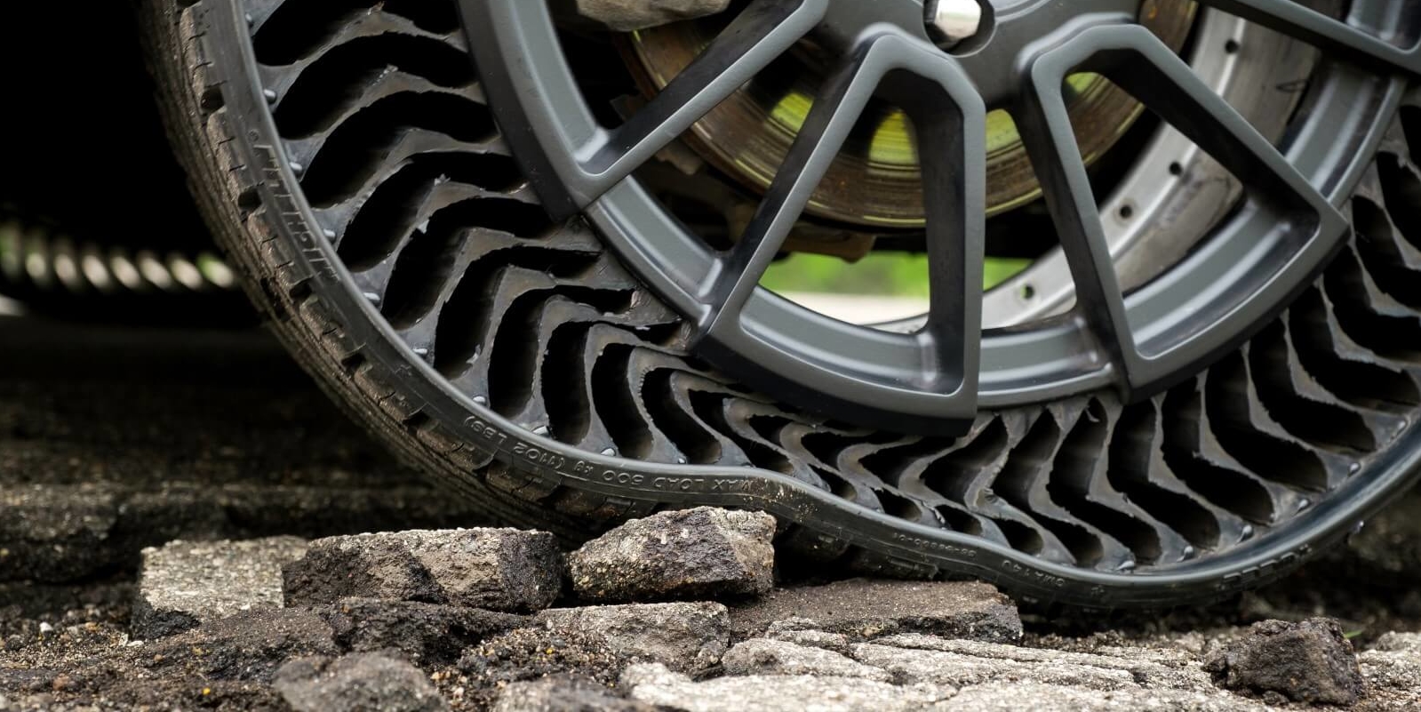 VIDEO: Michelinove brezzračne pnevmatike UPTIS – prihodnost industrije pnevmatik!