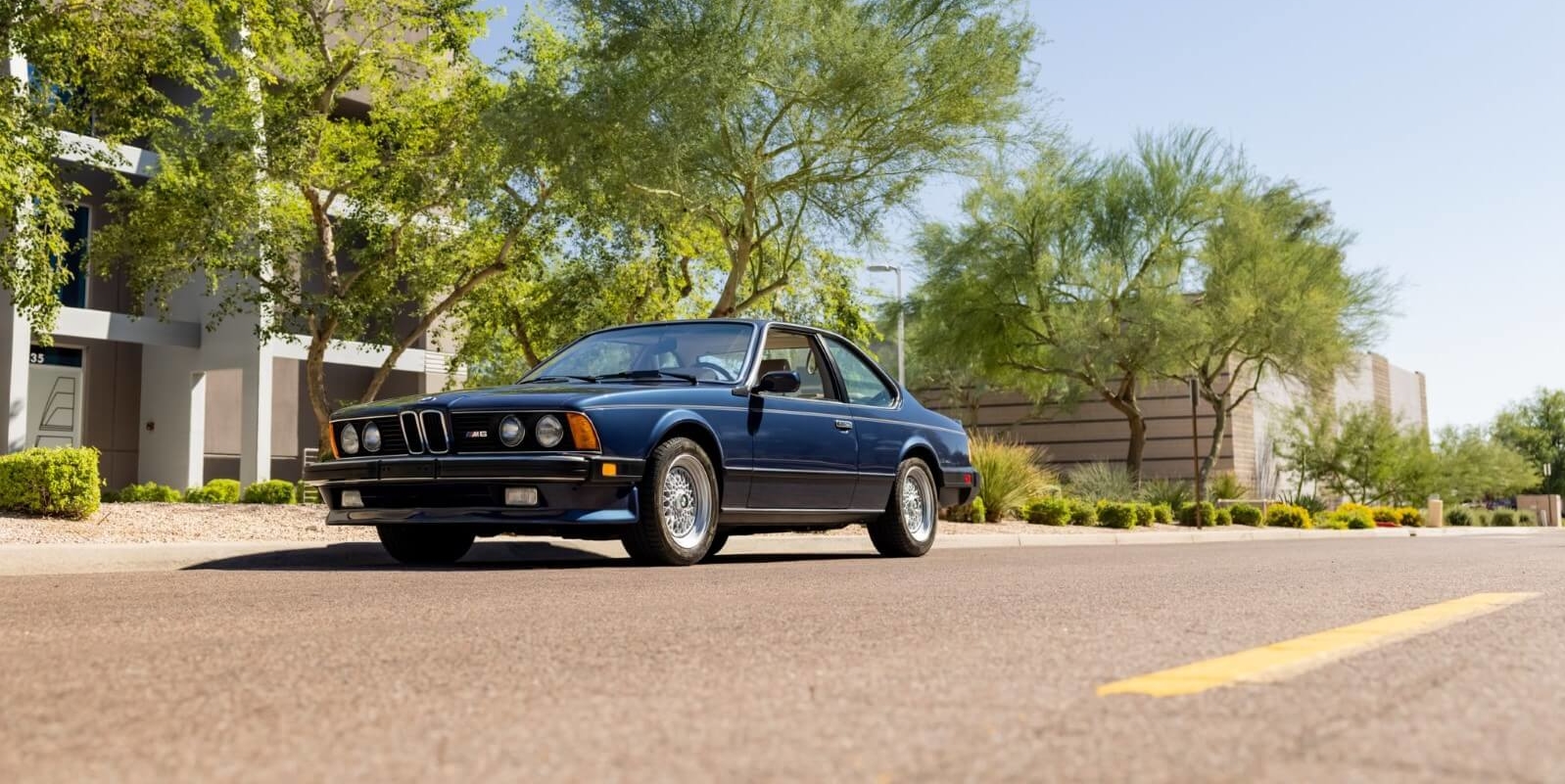 Petintridesetletni BMW M6 (635CSi) s prevoženimi 17.700 kilometri je bil prodan za 110.000 ameriških dolarjev!