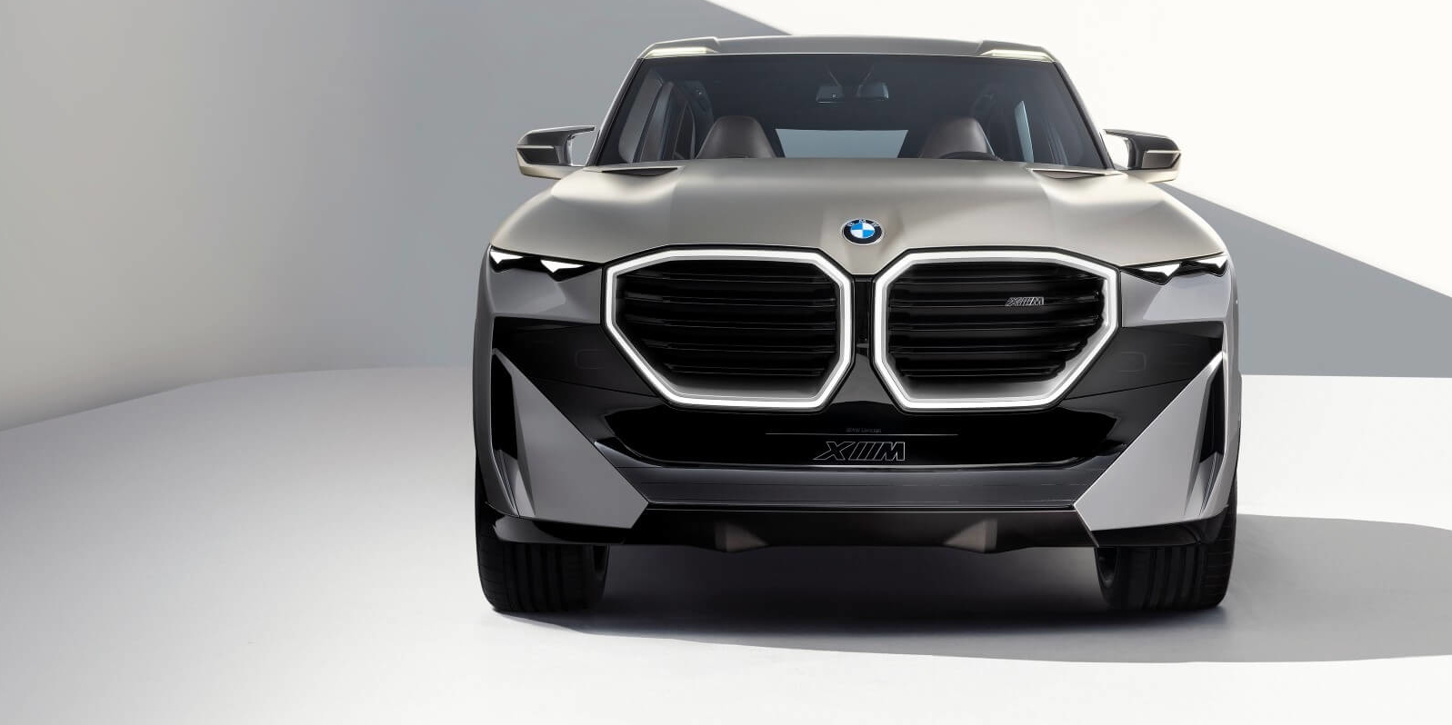 SVETOVNA PREMIERA: BMW je uradno predstavil najbolj nenavaden koncept zadnjega časa – BMW XM!